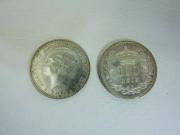 Lote 1820199 - Lote de 2 moedas de 100 Reis de Prata, D. Manuel II, datada de 1909, BC