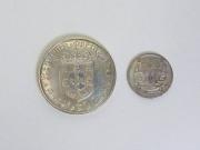 Lote 1820202 - Lote de 2 moedas portuguesas em Prata, moeda de 50$00 V Centenário Nascimento de Pedro Alvares Cabral 1968 e moeda de 2$50 datada de 1942, MBC e BC
