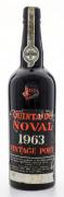 Lote 2007 - PORTO QUINTA DO NOVAL - Garrafa de Vinho do Porto, 1963 - Vintage Port, Comemorativa dos 250 Anos da Quinta do Noval, (750ml). Nota: garrafa idêntica à venda por € 470. Rótulo danificado. Consultar http://www.coisasdoarcodovinho.pt/vinho-do-porto/quinta-do-noval-vintage-1963.html