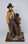 Lote 374 - Estatueta de cowboy em massa pintada, com cerca de 50 cm de altura