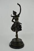 Lote 920 - Estatueta arte-deco em bronze, com "figura feminina - Arlequim", assinada Lafon Mollo e com selo de Garantia de Fundição, com 48 cm de altura