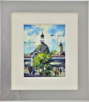 Lote 6004 - JOÃO MÁRIO (n.1932) - Original - Pintura a óleo sobre tela, assinada, título "Praça da Ribeira (Lisboa)", com 27x22 cm (moldura prateada com 51x45 cm). Obra de técnica semelhante foi vendida por € 1.400 numa leiloeira em Lisboa. Nota: João Már