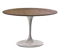 Lote 6066 - MESA DE JANTAR “TULIP” - Reprodução, design de Eero Saarinen, tampo redondo em nogueira. Mesa original tem um pvp de € 3665 (USD 4055). Dim: 75x120 cm. Nota: consultar http://www.knoll.com/product/saarinen-dining-table-42-round