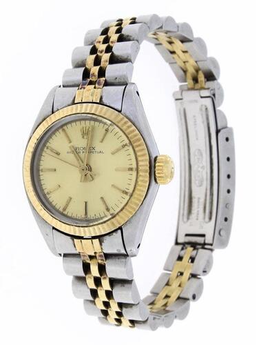 Lote 6141 - ROLEX, RELÓGIO DE PULSO DE SENHORA - Modelo Oyster Perpetual Lady, original. Caixa em aço e ouro com 26 mm e bracelete em aço e bracelete em aço e ouro. Movimento automático. Mostrador champagne com marcadores. Relógio similar à venda por € 2.