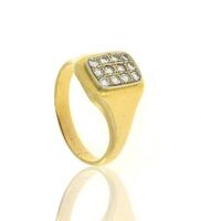 Lote 6296 - ANEL DE DIAMANTES EM OURO 19.2 KT - Modelo masculino, cravejado com 12 Diamantes em talhe brilhante redondo. Peso: 6,84 g. Tam: 23. Valor estimado de 1.700 € em ourivesaria. Nota: com marcas de contraste, sinais de uso