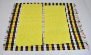 Lote 1940053 - Lote de 3 tapetes de tear em algodão, tapete de xadrez com 150x190 cm e2 tapetes amarelos, com 64x134 cm, como novos