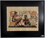 Lote 1940095 - Pintura sobre papiro, motivo "Figuras egípcias", com moldura, 45x54 cm