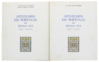 Lote 1046 - LIVROS “AZULEJARIA EM PORTUGAL NO SÉC. XVII” - Por J. M. dos Santos Simões e Emílio Guerra de Oliveira. Dois volumes. Tomo I - Tipologia e Tomo II - Elenco. Livros com 240 págs. e 309 págs. Dim: 30x25 cm. Livros idênticos à venda por € 125. En