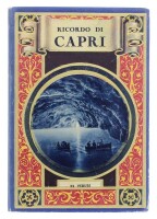 Lote 1086 - LIVRO “RICORDO DI CAPRI, 32 VEDUTE” - Livro com postais ilustrados, explicativos, da ilha de Capri. Dim: 17x12 cm. Nota: sinais de de manuseamento