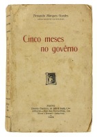 Lote 1091 - LIVRO “CINCO MESES NO GOVÊRNO” - Por Armando Marques Guedes. Editado por Livraria Chardron, Porto 1926. Dim: 19x13 cm. Livro de capa de brochura. Nota: sinais de manuseamento, picos de humidade, capa com defeitos