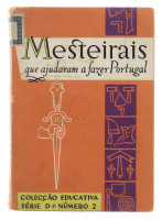 Lote 1174 - LIVRO "MESTEIRAIS QUE AJUDARAM A FAZER PORTUGAL" - Por António G. Mattoso. Editora: Campanha Nacional de Educação de Adultos, 1956. Dim: 16,5x11,5 cm. Livro de capa de brochura. Nota: sinais de manuseamento conforme fotos