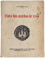 Lote 1233 - LIVRO “LIVRO DOS ACORDOS DE 1534” - Por Alexandre Lucena e Vale. Editado subsidiada pela C.M. De Viseu, 1945. Livro idêntico à venda por € 55. Dim: 22x17 cm. Livro de capa de brochura. Nota: sinais de manuseamento e picos de humidade, capa co