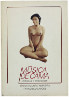 Lote 1275 - LIVRO "MÚSICA DE CAMA - POESIAS E DESENHOS" - Por David Mourão-Ferreira e Francisco Simões. Dim: 29,5x21 cm. Livro de capa de brochura. Nota: edição 39/150, assinada pelos autores. Sinais de manuseamento conforme fotos