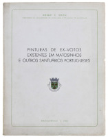 Lote 1283 - LIVRO “PINTURAS DE EX-VOTOS EXISTENTES EM MATOSINHOS E OUTROS SANTUÁRIOS PORTUGUESES” - Por Roberto C. Smith. Editado por C.M. Matosinhos 1966. Dim: 25x19 cm. Livro de capa de brochura. Nota: sinais de manuseamento