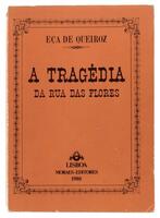 Lote 1316 - LIVRO "A TRAGÉDIA DA RUA DAS FLORES" - Por Eça de Queiroz. Editora: Moraes Editores, 1980. Dim: 20x14 cm. Livro de capa de brochura. Nota: sinais de manuseamento conforme fotos