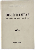 Lote 1356 - LIVRO "JÚLIO DANTAS - UMA VIDA - UMA OBRA - UMA ÉPOCA" - Por Luís de Oliveira Guimarães. Editora: Romano Torres, 1963. Dim: 19,5x13 cm. Livro de capa de brochura. Nota: sinais de manuseamento