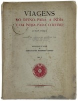 Lote 1405 - LIVRO “VIAGENS DO REINO PARA A ÍNDIA E DA ÍNDIA PARA O REINO 1608-1612” - Volume I. Introdução e Notas do Comandante Humberto Leitão. Editado por Agência Geral do Ultramar. Volumes I e II Ideênticos a este, estão à venda por € 90. Dim: 29x20 c