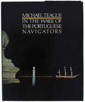 Lote 1441 - LIVRO "IN THE WAKE OF THE PORTUGUESE NAVIGATORS" - Por Michael Teague. Livro idêntico à venda por € 26,19. Editora: Carcanet; F.C. Gulbenkian, 1988. Dim: 29x24 cm. Livro de capa de brochura com sobrecapa. Nota: sinais de manuseamento conforme 