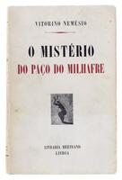 Lote 1523 - LIVRO "MISTÉRIO DO PAÇO DO MILHAFRE" - Por Vitorino Nemésio. 1ª edição. 1ª edição idêntico à venda por € 75. Editora: Livraria Bertrand, 1947. Dim: 19x12,5 cm. Livro de capa de brochura. Nota: sinais de manuseamento conforme fotos. Consultar: 