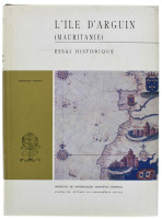 Lote 1527 - LIVRO "L' ILE D'ARGUIN (MAURITANIE) - ESSAI HISTORIQUE" - Por Théodore Monod. Editora: Instituto de Investigação Científica Tropical, 1983. Dim: 28,5x21 cm. Livro de capa dura com sobrecapa. Nota: sinais de manuseamento conforme fotos