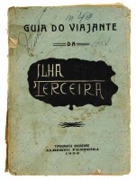 Lote 1562 - LIVRO "GUIA DO VIAJANTE DA ILHA TERCEIRA" - Por Alberto Ferreira, 1932. Livro profusamente ilustrado com fotografias dos açores com mapas e com diversa publicidade sobre automóveis. Livro em brochura com capas cansadas a necessitar de ser enca