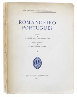 Lote 1586 - LIVRO "ROMANCEIRO PORTUGUÊS" - Por J. Leite Vasconcelos. Volume I. 2 volumes à venda por € 125. Editora: Imprensa da Universidade de Coimbra, 1958. Dim: Livro de capa de brochura. Nota: sinais de manuseamento e defeitos conforme fotos. Consult