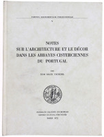 Lote 1596 - LIVRO "NOTES SUR L'ARCHITECTURE ET LE DÉCOR DANS LES ABBAYES CISTECIENNES DU PORTUGAL" - Por Dom Maur Cocheril. Editora: Fundação Calouste Gulbenkian Centro Cultural Português, 1972. Dim: 25x18,5 cm. Livro de capa dura. Nota: sinais de manusea