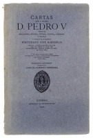 Lote 1597 - LIVRO “CARTAS QUE A EL-REI PEDRO DIRIGIU DE INGLATERRA, BÉLGICA, PRÚSSIA, ÁUSTRIA, SARDENHA E FRANÇA O GENERAL DE ARTILHARIA FORTUNATO JOSÉ BARREIROS” - Por Carlos Alberto Ferreira. Editado por Imprensa da Universidade de Coimbra, 1927. Dim: 2