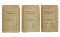 Lote 1601 - LIVROS "HISTORIA DA ORIGEM E ESTABELECIMENTO DA INQUISIÇÃO EM PORTUGAL" - 3 vols. Por Alexandre Herculano. Editora: Aillaud e Bertrand, oitava edição. Dim: 19x12 cm. Livros de capa de brochura. Nota: sinais de manuseamento, defeitos conforme f