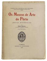 Lote 1652 - LIVRO "OS MUSEUS DE ARTE NO PÔRTO ( NOTAS HISTÓRICAS) - (COM ILUSTRAÇÕES)" - Por Pedro Vitorino. Livro idêntico à venda por € 50. Editora: Imprensa da Universidade de Coimbra, 1930. Dim: 23,5x17 cm. Livros de capa de brochura. Nota: sinais de 