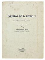 Lote 1711 - LIVRO “INÉDITOS DE D. PEDRO V, DOS ARQUIVOS REAIS DE WINDSOR” - Apresentação, estudo e notas por Ruben Andresen Leitão. Lisboa 1966. Dim: 25x18 cm. Livro de capa de brochura. Nota: com dedicatória do autor, sinais de manuseamento, picos de hum