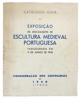 Lote 1741 - CATÁLOGO "CATÁLOGO-GUIA DA EXPOSIÇÃO DE MOLDAGENS DE ESCULTURA MEDIEVAL PORTUGUESA INAUGURADA EM 11 DE JUNHO DE 1940" - Editora: Comemoração dos Centenários de 1940. Dim: 28x22,5 cm. Livro de capa de brochura. Nota: manchas de humidade e sinai