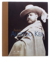 Lote 1857 - LIVRO "ALFREDO KEIL 1850-1907" - Por António Rodrigues. Editora: Galeria de Pintura do Rei D. Luís; Ministério da Cultura; Instituto Português do Património Arquitectónico, 2001. Dim: 29x24,5 cm. Livro de capa dura com sobrecapa. Nota: sinais 