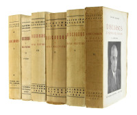 Lote 1869 - LIVROS "DISCURSOS E NOTAS POLÍTICAS" - Por Oliveira Salazar. Seis Volumes I-VI de Edições diferentes. Livros em capa de brochura e em bom estado de conservação. Nota: procurados