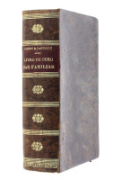 Lote 1882 - LIVRO “LIVRO DE OURO DAS FAMÍLIAS, 5.577 RECEITAS” - Por I. Ghersi e Dr. A. Castoldi. Editado por Portugal-Brasil Lda. Sociedade Editora. Dim: 19x13 cm. Encadernação inteira francesa em pele com gravações a dourado na lombada. Nota: capa com d