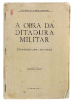 Lote 1891 - LIVRO "A OBRA DA DITADURA MILITAR (CONTRIBUIÇÃO PARA O SEU ESTUDO)" - Por Eduardo de Almeida Saldanha. Livro idêntico à venda por € 50. Editora: Tipographia Ingleza, Ltd., 1933, 2ª edição. Dim: 24,5x16,5 cm. Livro de capa de brochura. Nota: Ba