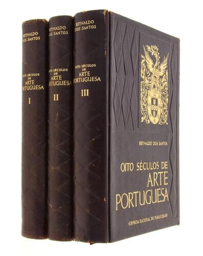 Lote 1986 - COLEÇÃO “OITO SÉCULOS DE ARTE PORTUGUESA” - Reynaldo dos Santos. Obra em 3 volumes. Livros idênticos foram vendidos por € 400. Edição Imprensa Nacional de Publicidade. Dim: 30x24 cm. Com 381, 310 e 480 págs. Encadernações editoriais inteiras d