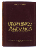 Lote 1993 - LIVRO "GRANDES DRAMAS JUDICIÁRIOS - TRIBUNAIS PORTUGUESES" - Por Sousa Costa. Livro idêntico à venda por € 165. Editora: Primeiro de Janeiro, 1944. Dim: 31,5x24 cm. Livro de capa dura. Nota: sinais de manuseamento conforme fotos. Consultar: ht