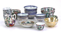 Lote 159 - PORCELANA ORIENTAL, CONJUNTO DIVERSO – Composto por 26 peças, tais como 8 taças decoração “grão de arroz”, 5 taças decoração mandarim, entre outros, algumas peças marcadas na base. Dim: 4x16 cm (a maior). Nota: sinais de uso