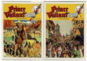 Lote 1990 - LIVROS DE BANDA DESENHADA "PRINCE VALIANT" - 2 vols. Por Harold R Foster. Valor estimado dos dois volumes é de € 105. "Les Princes Chevaliers 1937-1939", "Le Grand Khan 1939-1941". Edição Zenda, 1995. Livros de capa dura em percalina com ferros a ouro, com sobrecapa. Dim: 32x24 cm. Nota: sinais de manuseamento conforme fotos. Consultar https://www.amazon.fr/exec/obidos/ASIN/2723418545/bedetheque-21 e https://www.amazon.fr/exec/obidos/ASIN/2876871459/bedetheque-21