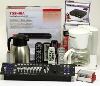 Lote 5120 - CONJUNTO DIVERSO - Composto de variados itens com um valor estimado de € 500 sendo 2 leitores de dvd Toshiba, modelo SD1010KE (um sem comando), 2 conversores VGA para HDMI Konig modelo KN-HDMICON 21, uma unidade UPS Kraun modelo UPS Compact 55