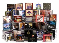 Lote 6031 - GRANDE CONJUNTO DE MÚSICA POP, INGLESA/FRANCESA/ITALIANA/ESPANHOLA/PORTUGUESA - Conjunto de cerca de 590 CD's de Música Pop Mundial, incluindo mais de 25 colectâneas de cd`s, com valor estimado de € 2.900. Edições com os mais variados artistas