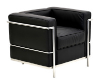 Lote 6004 - POLTRONA “LC2” - Design de Le Corbusier, Pierre Jeanneret e Charlotte Perriand. Reprodução em pele preta com estrutura em metal cromado. Sofá original tem um pvp de € 6.690. Nota: Chttp://www.einrichten-design.de/de/lc2-sessel-gestell-chrom-ca