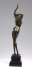 Lote 6006 - ALDO VITALEH (SECULO XX) - Escultura Art Deco em bronze patinado, múltiplo/reprodução assente numa base de mármore negro, assinada, motivo "Figura Feminina Nua". Múltiplo/reprodução deste escultor à venda por € 853. Dim: 56x11x11 cm (base incl - 4