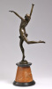 Lote 6064 - BRUNO ZACH (1891-1935) - Escultura em bronze patinado, base em mármore bicolor, motivo "Bailarina", com 63 cm (base incluída). Múltiplo/reprodução, assinada, numerada A7255 e com selo da Fundição de Paris. Reprodução de escultura de Bruno Zac - 2