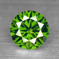 Lote 6074 - DIAMANTE FANCY GREEN 0.61 CT – Natural, talhe brilhante redondo, com o peso 0.61 ct., cor "Intense Green" e pureza VVS2, medidas 5.35 - 5.29 x 3.40 mm, com tratamento de cor. Com certificado da GIL Gemological International Laboratories nº DIA