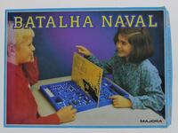 Lote 27 - JOGO "BATALHA NAVAL" VINTAGE - da MAJORA para crianças com mais de 8 anos e adultos, bases e peças em plástico