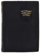 Lote 3004 - LIVRO "NOBILIARIO ESPAÑOL - DICIONARIO HERALDICO DE APELIDOS ESPAÑOLES Y TITULOS NOBILIARIOS" - Por Julio de Atienza. Exemplar idêntico à venda por € 308,35 ($329,38). Com 164 ilustrações. Editora: M. Aguilar - Editor, 1948. Dim: 17x12,5 cm. Encadernação em pele com ferros em ouro. Consultar https://www.abebooks.com/NOBILIARIO-ESPA%C3%91OL-DICCIONARIO-HERALDICO-APELLIDOS-ESPA%C3%91OLES/6309477477/bd