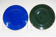 Lote 58 - CANDAL - Dois pratos da fábrica do Candal. Um verde e um azul com friso dourado com 19.5 cm de diâmetro