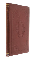 Lote 75 - LIVRO "PRÉCIS ÉLÉMENTAIRE DE L'HISTOIRE DE L'ARCHITECTURE JUSQU'AU XVIE SIÈCLE" - Por E.J.-Dardenne, Na,ur, Librairie Classique de Ad. Wesmael-Charlier, Éditeur, 1881. Orné de dix planches. Dim: 23x16 cm. Encadernação cartonada em percalina. Not